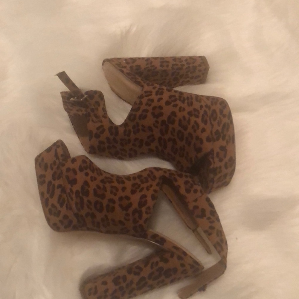 Leopard print. Heels. Size 7.